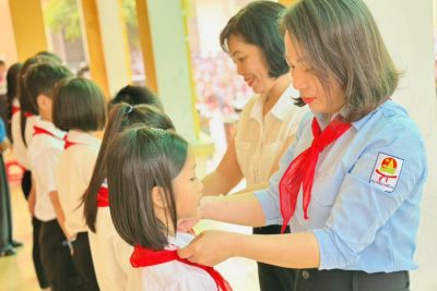 Liên đội Trường Tiểu học Hải Đông tổ chức Lễ kết nạp Đội viên mới năm học 2025–2026