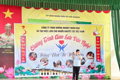 Trường Tiểu học Hải Đông đã tổ chức chương trình giao lưu văn nghệ với chủ đề “Tiếng hát từ trái tim”